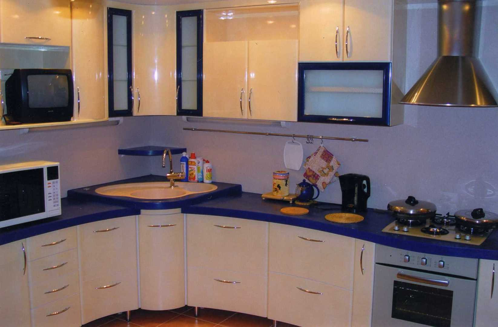 Кухонный гарнитур синяя столешница