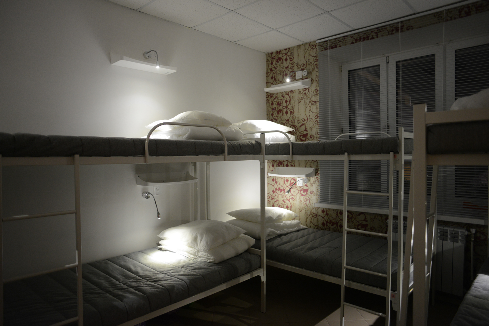 Двухъярусные кровати в казарме