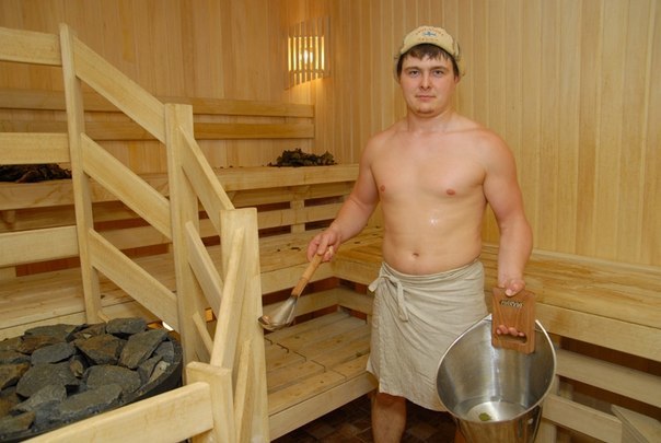 Общая баня для мужчин москва. Спа центр Кстово. Мужчины в бане. Мужчина в парилке. Парни в баньке.