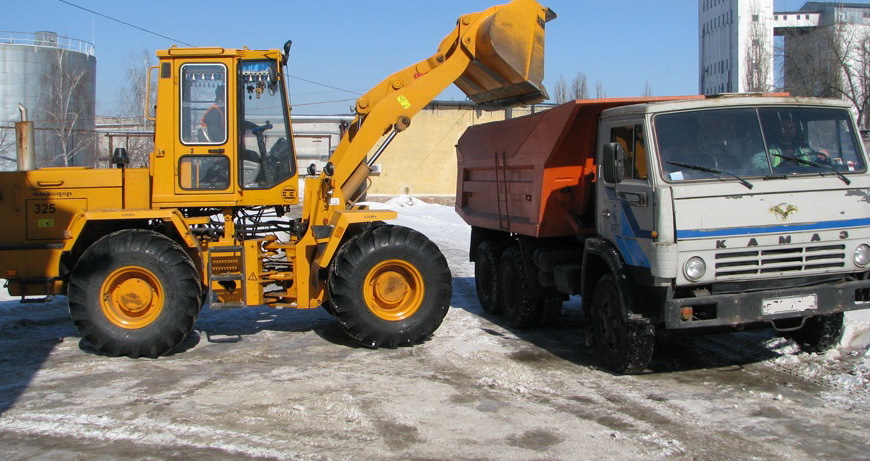 Фото погрузчик и камаз